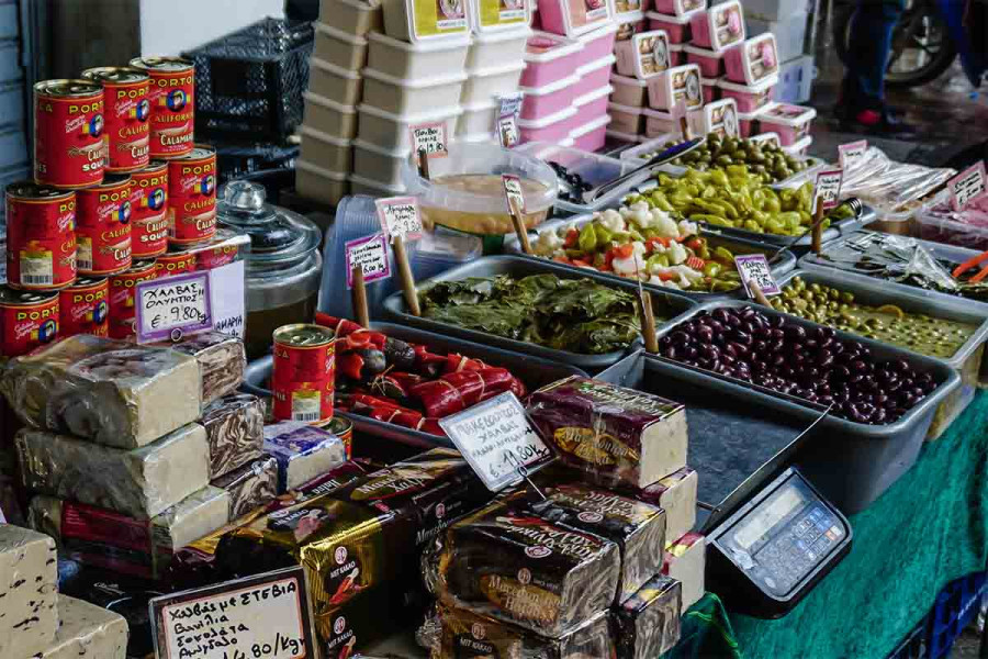Γιατί τρώμε λαγάνα, χαλβά και θαλασσινά την Καθαρά Δευτέρα