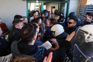 Μεγάλη ένταση στο νοσοκομείο Νίκαιας - Οργή υγειονομικών στην επίσκεψη Γεωργιάδη