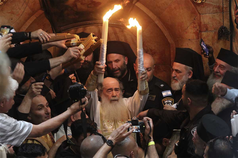 Πώς βγαίνει το Άγιο Φως – Τι συμβαίνει