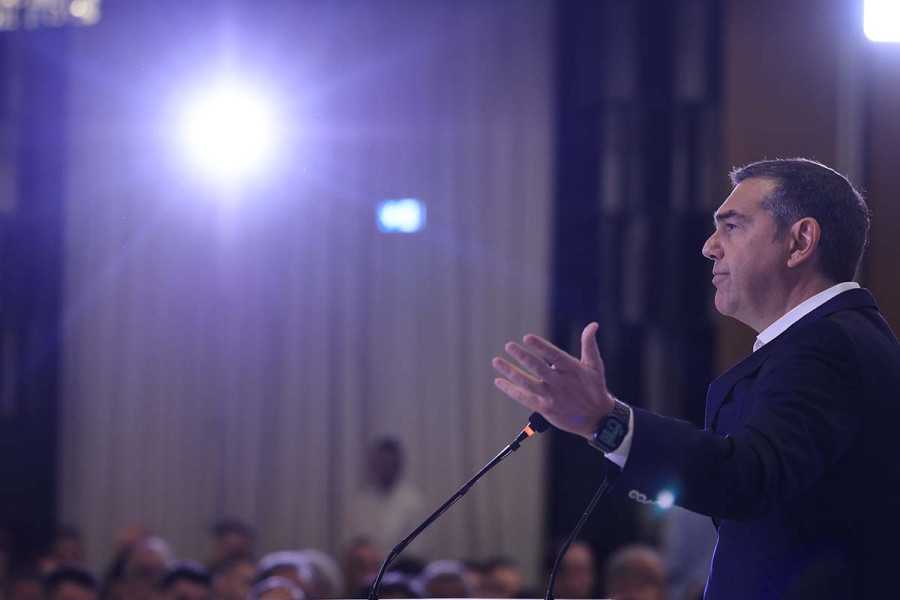 Τσίπρας στο Politico: Η κυβέρνηση να σταματήσει να δίνει λευκές επιταγές στον Τραμπ και την Αμερική