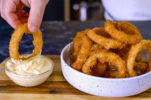 Τραγανά Onion Rings με χρυσαφένια Κρούστα