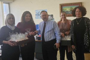 Συμβολικά δώρα από τον Ν. Κοροβέση στις γυναίκες της Π.Ε. Ηλείας