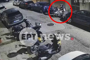 Πάτρα: Όσο οι άλλοι χόρευαν εκείνος έκλεβε μηχανή - Έδρασε αστραπιαία, δεν τον κατάλαβε κανείς (video)