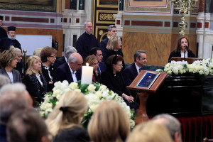 Μαρινέλλα: Πέρασε στην αιωνιότητα η τεράστια τραγουδίστρια - Συγκλόνισαν Αλεξίου και Νταλάρας στους επικήδειους