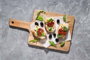 Taste Atlas: Ντάκος και χωριάτικη οι καλύτερες σαλάτες στον κόσμο