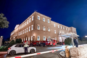 Λήξη συναγερμού στη Βουλή - Ολοκληρώθηκε ο έλεγχος, δεν βρέθηκε κάτι ύποπτο