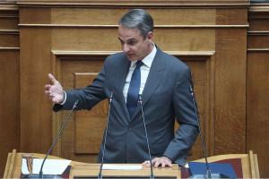 Πώς η κυβέρνηση επιδιώκει να πιέσει την αντιπολίτευση και να συσπειρώσει τους «γαλάζιους»