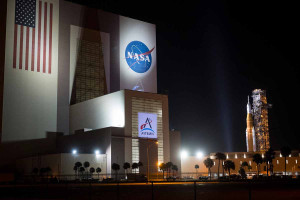 NASA: Προετοιμάζεται για την εκτόξευση του πυραύλου «Άρτεμις» στη Σελήνη