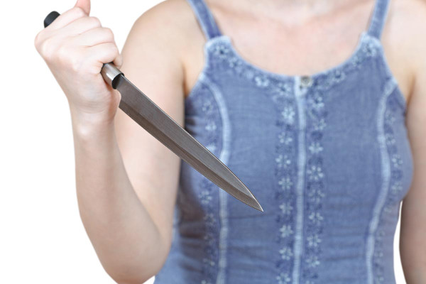 Πάτρα: Σοβαρό επεισόδιο τα ξημερώματα σε διαμέρισμα – Η γυναίκα κυνηγούσε τον άνδρα με μαχαίρι