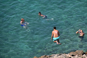 Έφαγες πριν τη θάλασσα; Πόση ώρα πρέπει να περιμένεις πριν βουτήξεις