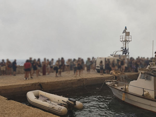 Βοιωτία: Με βάρκες απεγκλωβίζεται ο κόσμος από τον Άγιο Βασίλειο - Τιτάνια μάχη στο Πόρτο Γερμενό