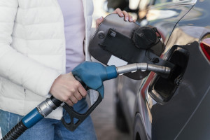 Καύσιμα: Πάνω από 65% της τιμής είναι φόροι - «Ο καταναλωτής πληρώνει περισσότερο το κράτος παρά το προϊόν»