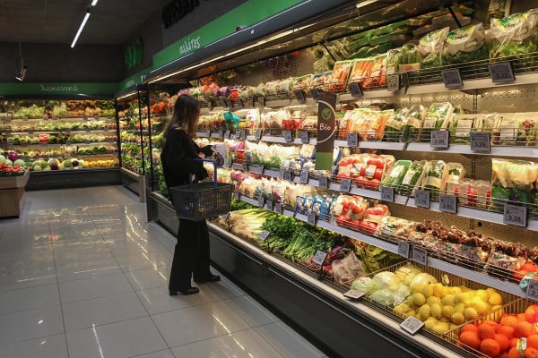 Ποια φρούτα είναι από τα πιο «φορτωμένα» με φυτοφάρμακα – Πώς να τα καθαρίσετε σωστά