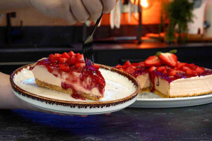 Cheesecake Σοκολάτα-Φράουλα με Βελούδινη κρέμα