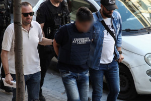 Θεσσαλονίκη: «Να τον απαλλάξουν, ο γιος μου είναι καλό παιδί», λέει ο πατέρας του αδελφοκτόνου