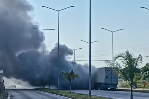 Πύργος: Συναγερμός για πυρκαγιά σε νταλίκα - Πυκνοί καπνοί γέμισαν την εθνική