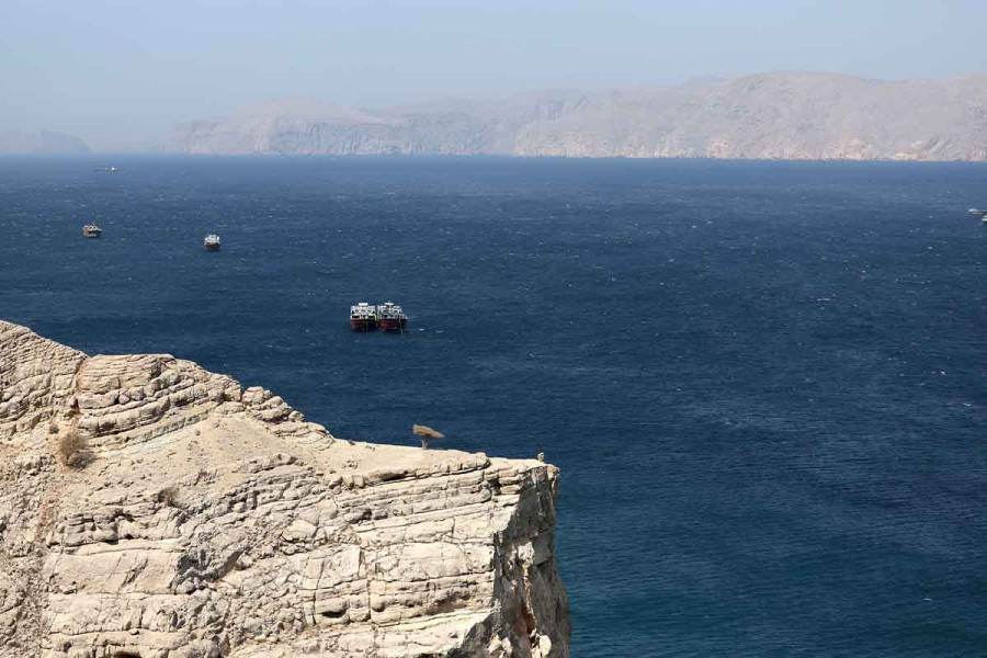 «Τα Στενά του Ορμούζ παραμένουν αποκλεισμένα» απαντά το Ιράν στον Τραμπ