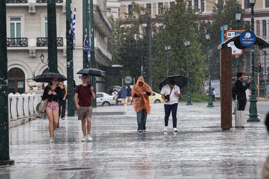 «Τη χτύπησε κεραυνός»: Διασωληνωμένη η διευθύντρια του 2ου Γυμνασίου Ηλιούπολης