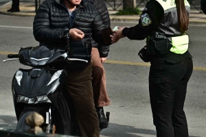 Δεκάδες πρόστιμα στη Δυτ. Ελλάδα για μη χρήση κράνους