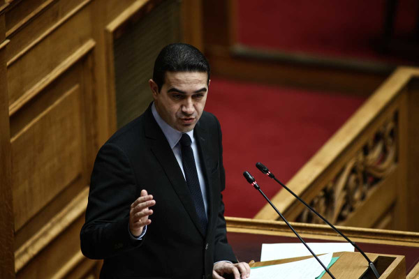 Κατρίνης: σκληρή κριτική για υποκλοπές και οικονομικά μέτρα – ναι σε συμβάσεις για τα κρατικά λαχεία, με διαφάνεια και εγγυήσεις
