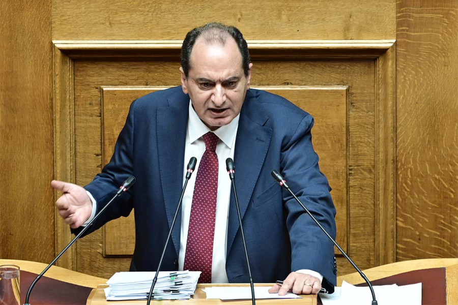Σπίρτζης στη Βουλή: Ή ζητήστε συγνώμη για τη λάσπη που μου ρίξατε ή συμπληρώστε τώρα στην πρότασή σας το όνομά μου