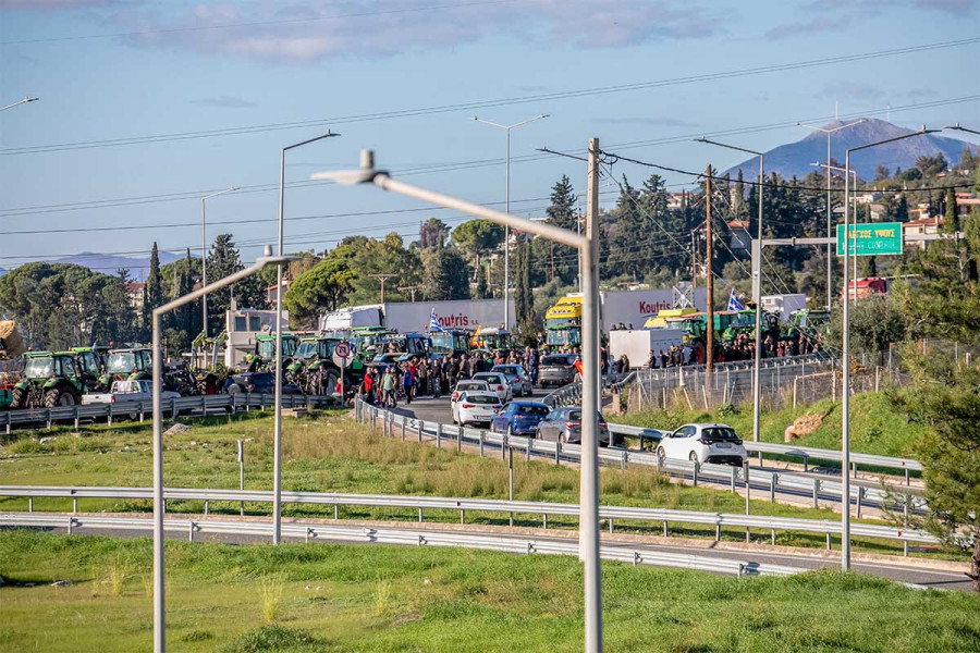 Διάλογο με τον πρωθυπουργό ζητούν τώρα οι αγροτοσυνδικαλιστές Νίκαιας και Καρδίτσας, που προτείνουν κλιμάκωση με 48ωρο αποκλεισμών από αύριο (upd)