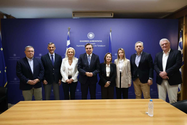 Συνάντηση του ΥπΑΑΤ Μ. Σχοινά με τις επτά Αποκεντρωμένες Διοικήσεις