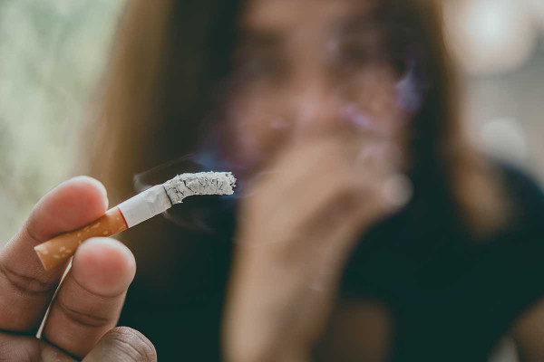 Μελέτη: 2,7 δισ. άνθρωποι παγκοσμίως εκτίθενται σε παθητικό κάπνισμα