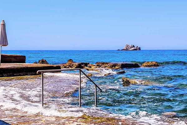 Καρχαρίας εμφανίστηκε στα Λουτρά Ωραίας Ελένης στην Κόρινθο