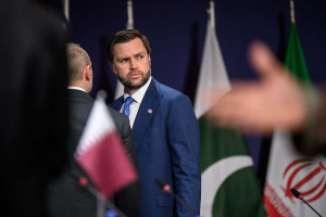 Επιβεβαιώνουν οι ΗΠΑ νέες συνομιλίες με το Ιράν - Αναστέλλονται προσωρινά οι εκατέρωθεν επιθέσεις
