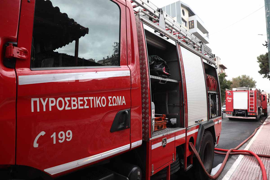 Δύο εμπρηστικές επιθέσεις σε πιλοτές πολυκατοικιών σε Ζωγράφου και Γαλάτσι