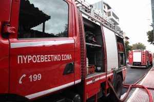 Δύο εμπρηστικές επιθέσεις σε πιλοτές πολυκατοικιών σε Ζωγράφου και Γαλάτσι