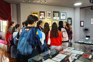 2ο Γυμνάσιο Πύργου: Παρακολούθηση από μαθητές/τριες του εκπαιδευτικού προγράμματος «Τι τρέχει πίσω από τις προθήκες;»