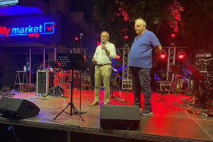 «Πλημμύρισε» από κόσμο ο Πύργος στη «Λευκή Νύχτα»
