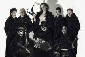 “Βάκχες” του Ευρυπίδη με τους “The Tiger Lillies” στο θέατρο Φλόκα