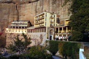 Καλάβρυτα: Αστυνομικοί ψάχνουν άγαλμα της Αρτέμιδος που ο ηγούμενος ήθελε να πουλήσει 10 εκατ. ευρώ