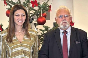 Τέλος σε μια εκκρεμότητα δεκαετιών – Παραχωρήθηκε από το Υπουργείο Παιδείας στον Δήμο Ήλιδας η πλατεία Κουρούτας