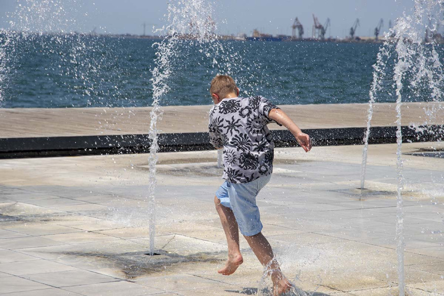 «Ενδείξεις νέου καύσωνα»: «Κλειδώνει» η άνοδος της θερμοκρασίας, τι λένε οι μετεωρολόγοι