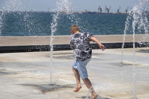 «Ενδείξεις νέου καύσωνα»: «Κλειδώνει» η άνοδος της θερμοκρασίας, τι λένε οι μετεωρολόγοι