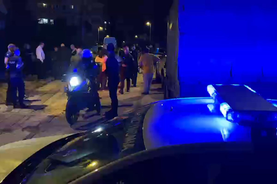 Καταδίωξη στη Μεταμόρφωση: ΙΧ έπεσε πάνω σε σταθμευμένα αυτοκίνητα
