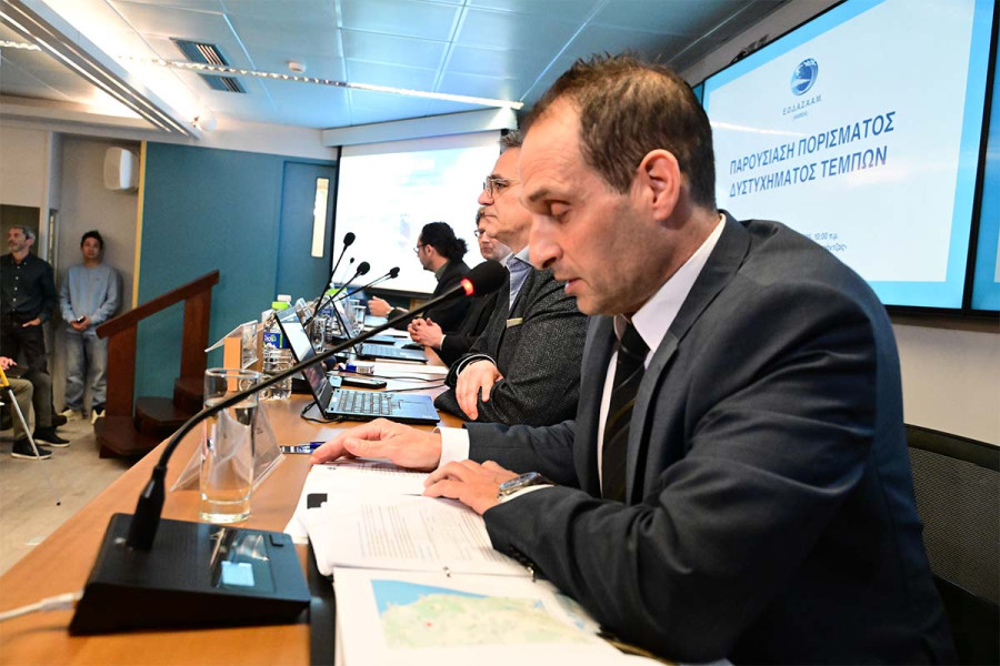 Παπαδημητρίου για Τέμπη: Καταλήξαμε ότι στο τρένο υπήρξαν 2,5 τόνοι εύφλεκτου υγρού