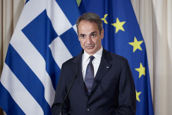 Πυρά Μητσοτάκη κατά ΠΑΣΟΚ για «ασχετοσύνη»: «Επιλέγει να ψηφίσει Ακρίτα αλλά όχι Στουρνάρα»