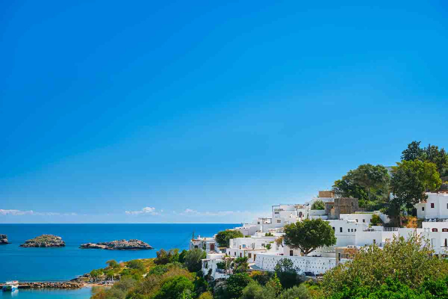 Τριήμερο Αγίου Πνεύματος: 10+1 προορισμοί για την πρώτη καλοκαιρινή απόδραση