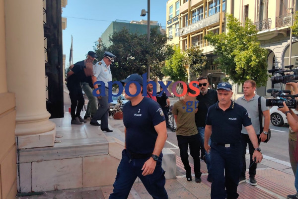 Φωτιά στα Συχαινά: Στη φυλακή οι δύο κατηγορούμενοι - Ο 19χρονος ανακαλεί την ομολογία - «Με πίεσαν να ομολογήσω», λέει