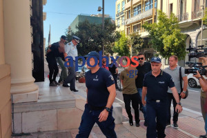 Φωτιά στα Συχαινά: Στη φυλακή οι δύο κατηγορούμενοι - Ο 19χρονος ανακαλεί την ομολογία - «Με πίεσαν να ομολογήσω», λέει