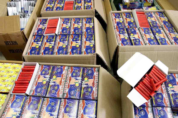 Επιχείρηση «Spark - Down»: Η ΕΛ.ΑΣ κατάσχεσε σχεδόν 100.000 βεγγαλικά για το Πάσχα - 23 συλλήψεις