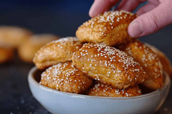 Ξεχωριστά Ζαμπονοτυροπιτάκια σε 10 λεπτά!