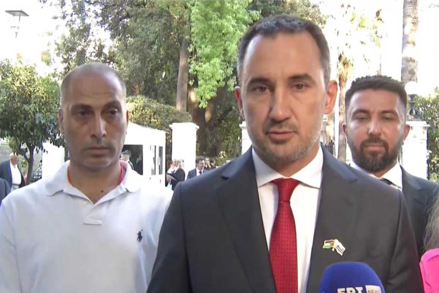 Γιορτή της Δημοκρατίας: Δεν άφησαν τον Χαρίτση να μπει με Παλαιστίνιο, αποχώρησε από το Προεδρικό
