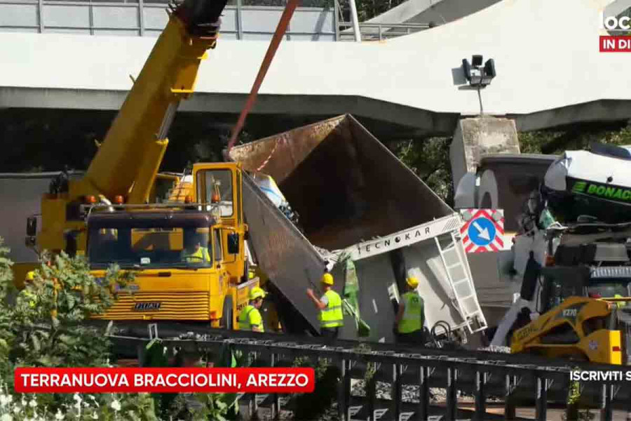 Ιταλία: Φονική καραμπόλα - Φορτηγά, ασθενοφόρο, λεωφορείο, τροχόσπιτο - Νεκροί ασθενής και συνοδοί
