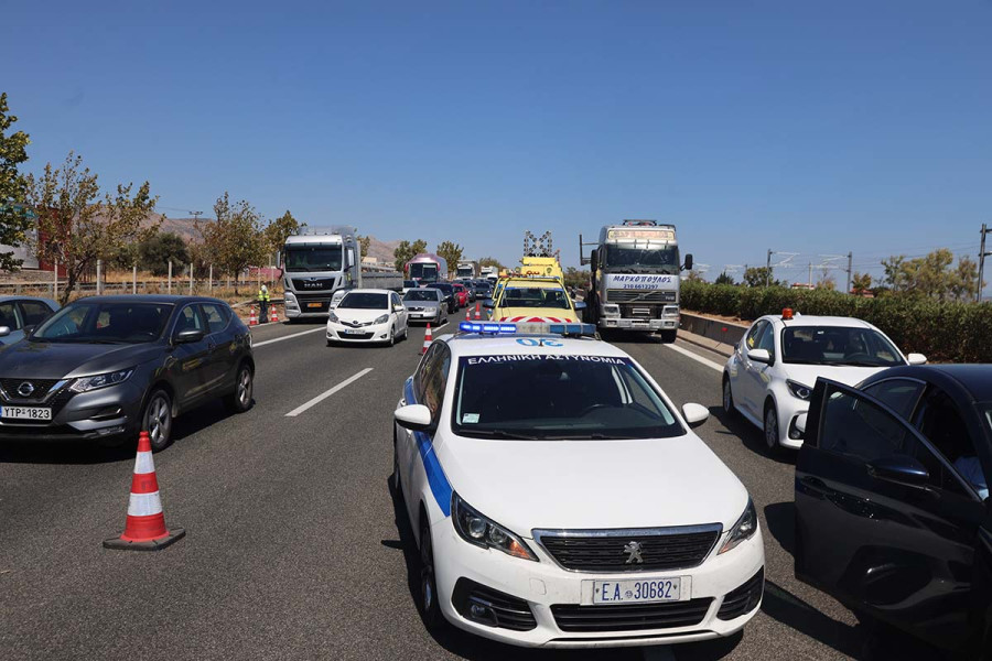 Δυτ. Ελλάδα: Τραγωδία στην Ιόνια Οδό – Ένας νεκρός και μία τραυματίας, μετά από σύγκρουση νταλίκας με ΙΧ